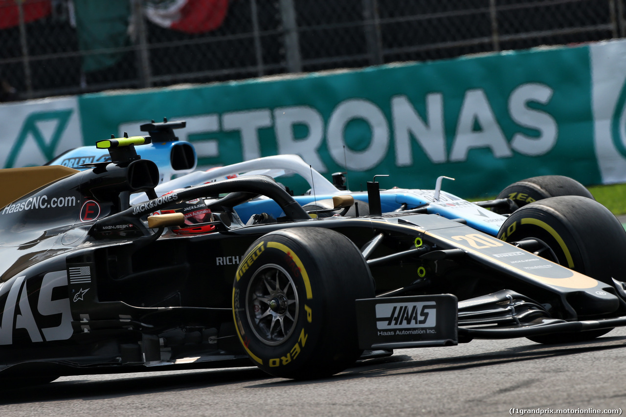 GP MESSICO, Kevin Magnussen (DEN) Haas VF-19 e George Russell (GBR) Williams Racing FW42.
27.10.2019.