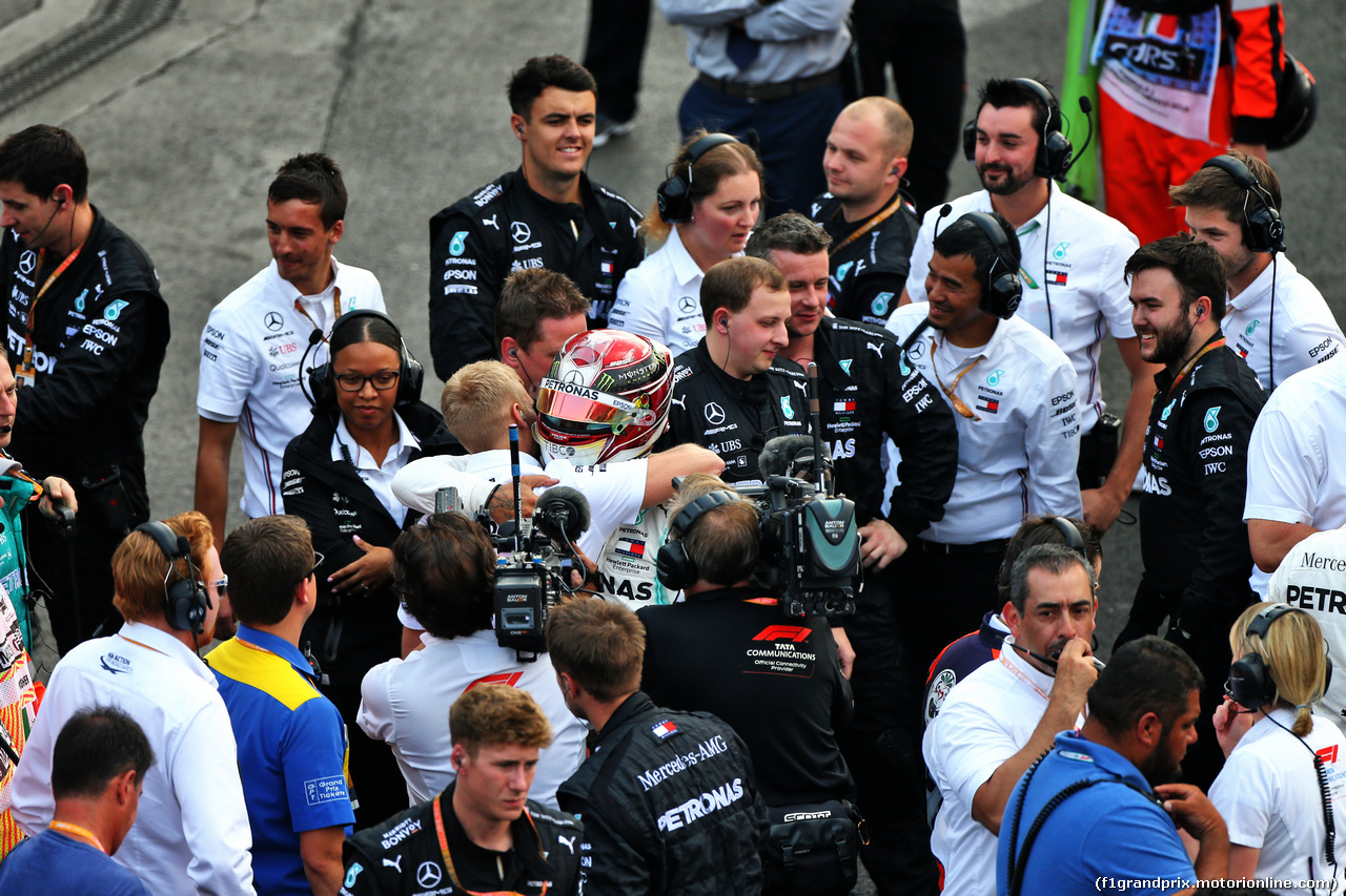 GP MESSICO, Gara winner Lewis Hamilton (GBR) Mercedes AMG F1 celebrates with the team in parc ferme.
27.10.2019.