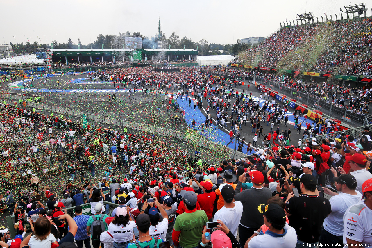 GP MESSICO, The podium (L to R):Sebastian Vettel (GER) Ferrari, second; Lewis Hamilton (GBR) Mercedes AMG F1, vincitore; Valtteri Bottas (FIN) Mercedes AMG F1, third.
27.10.2019.