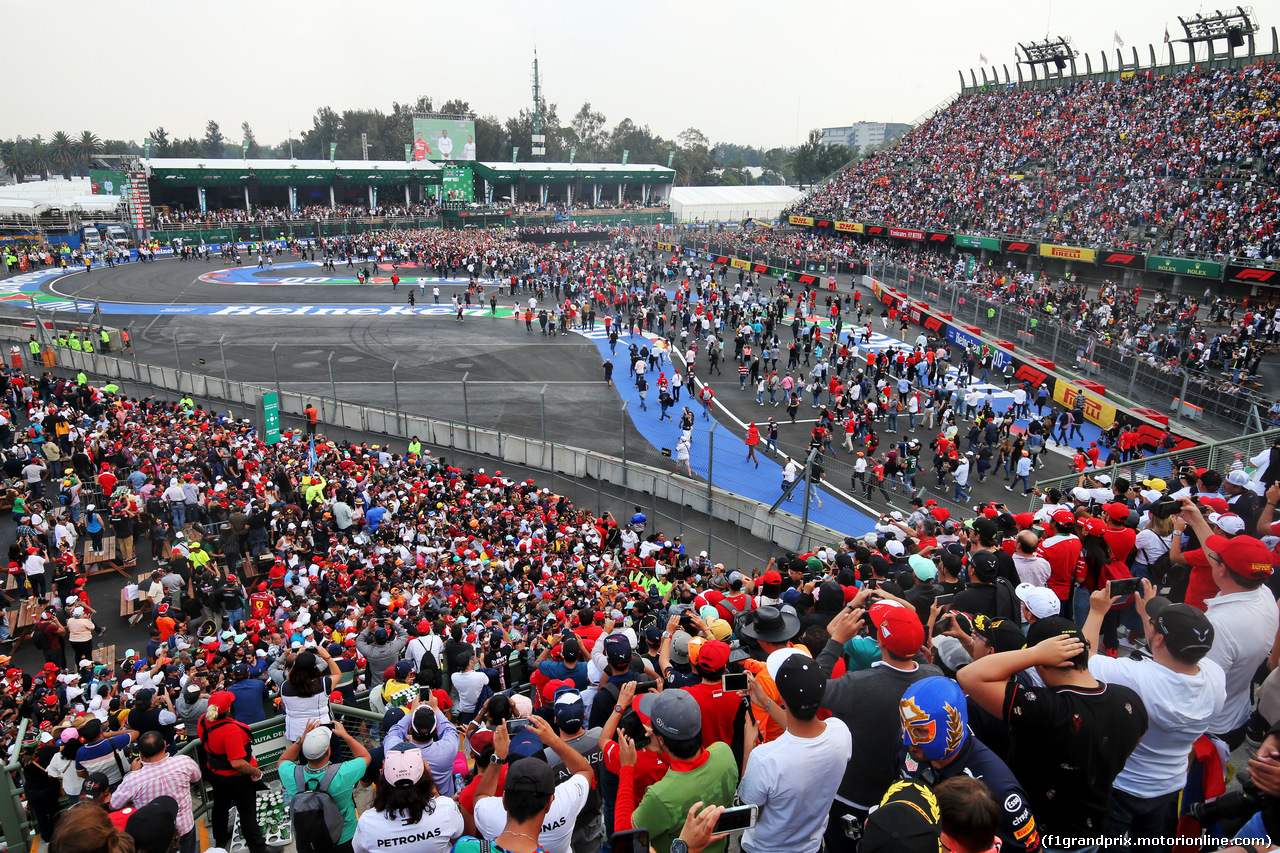 GP MESSICO, The podium (L to R):Sebastian Vettel (GER) Ferrari, second; Lewis Hamilton (GBR) Mercedes AMG F1, vincitore; Valtteri Bottas (FIN) Mercedes AMG F1, third.
27.10.2019.