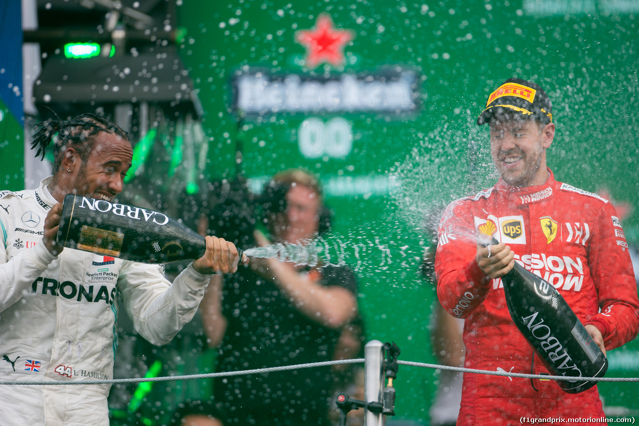 GP MESSICO, Lewis Hamilton (GBR) Mercedes AMG F1 W10 e Sebastian Vettel (GER) Ferrari SF90. 
27.10.2019.