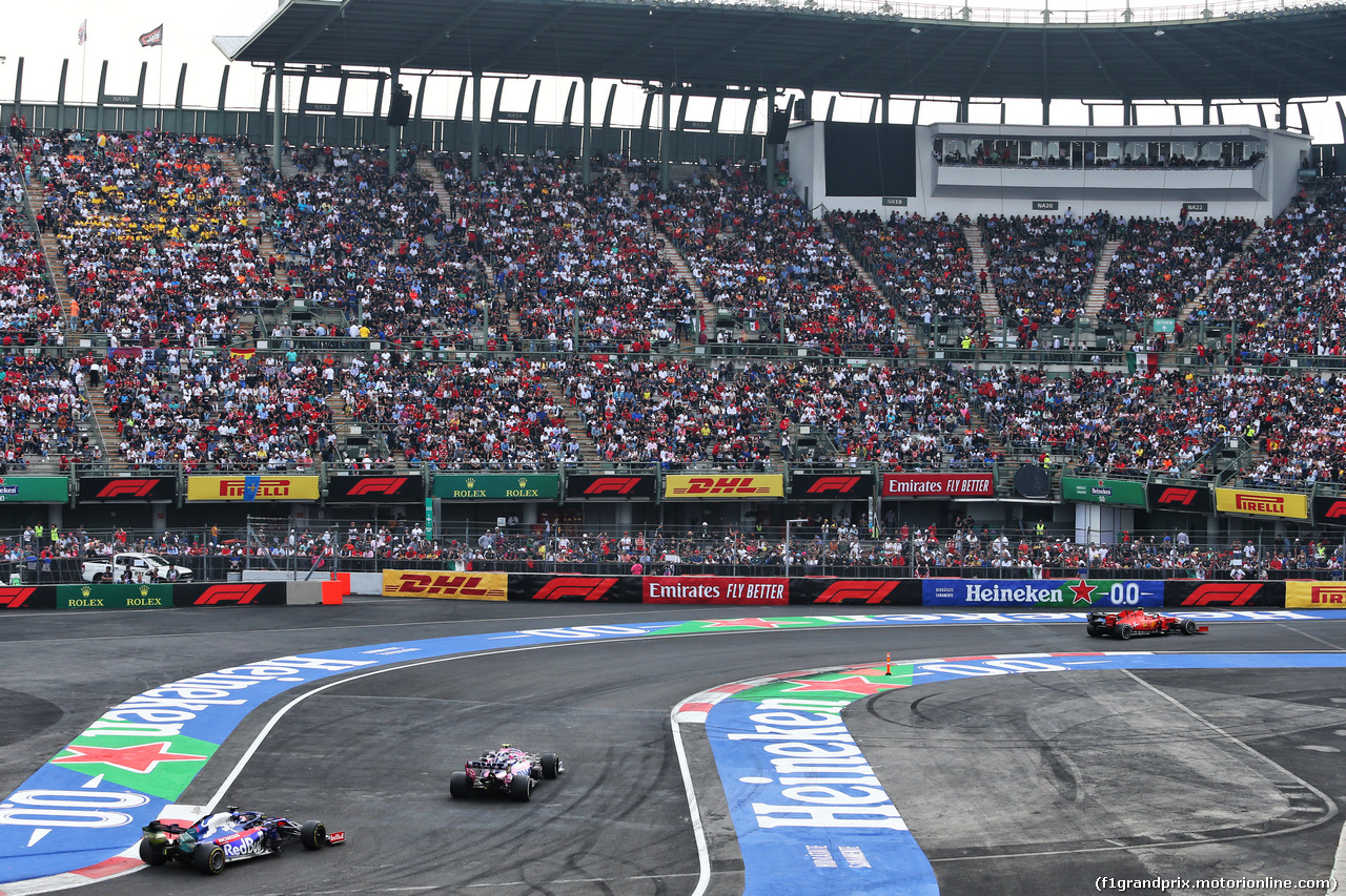 GP MESSICO, Charles Leclerc (MON) Ferrari SF90 davanti a Lance Stroll (CDN) Racing Point F1 Team RP19 e Daniil Kvyat (RUS) Scuderia Toro Rosso STR14.
27.10.2019.