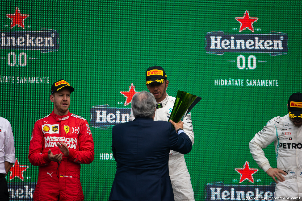 GP MESSICO, Sebastian Vettel (GER) Ferrari SF90 e Lewis Hamilton (GBR) Mercedes AMG F1 W10. 27.10.2019.
