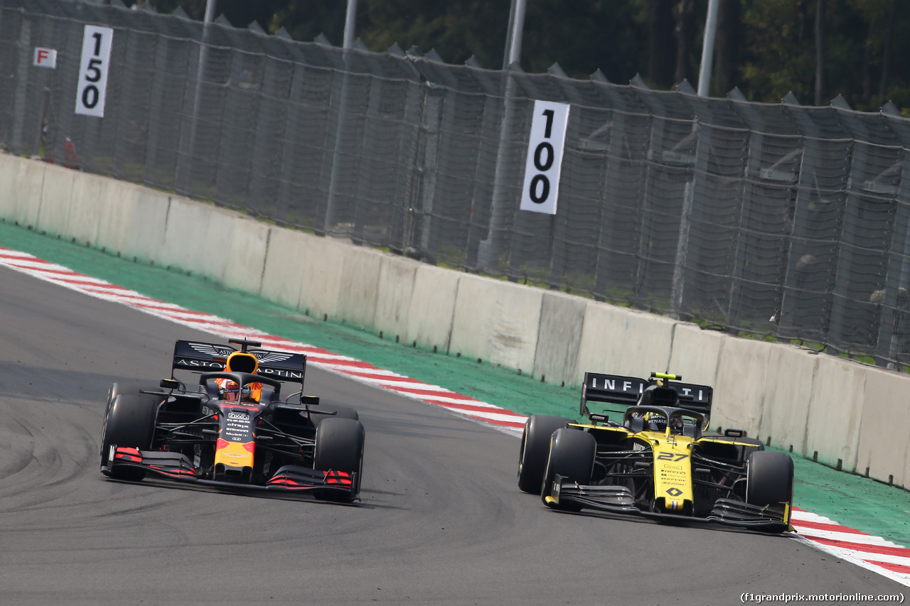 GP MESSICO, Max Verstappen (NLD) Red Bull Racing RB15 e Nico Hulkenberg (GER) Renault Sport F1 Team RS19.
27.10.2019.