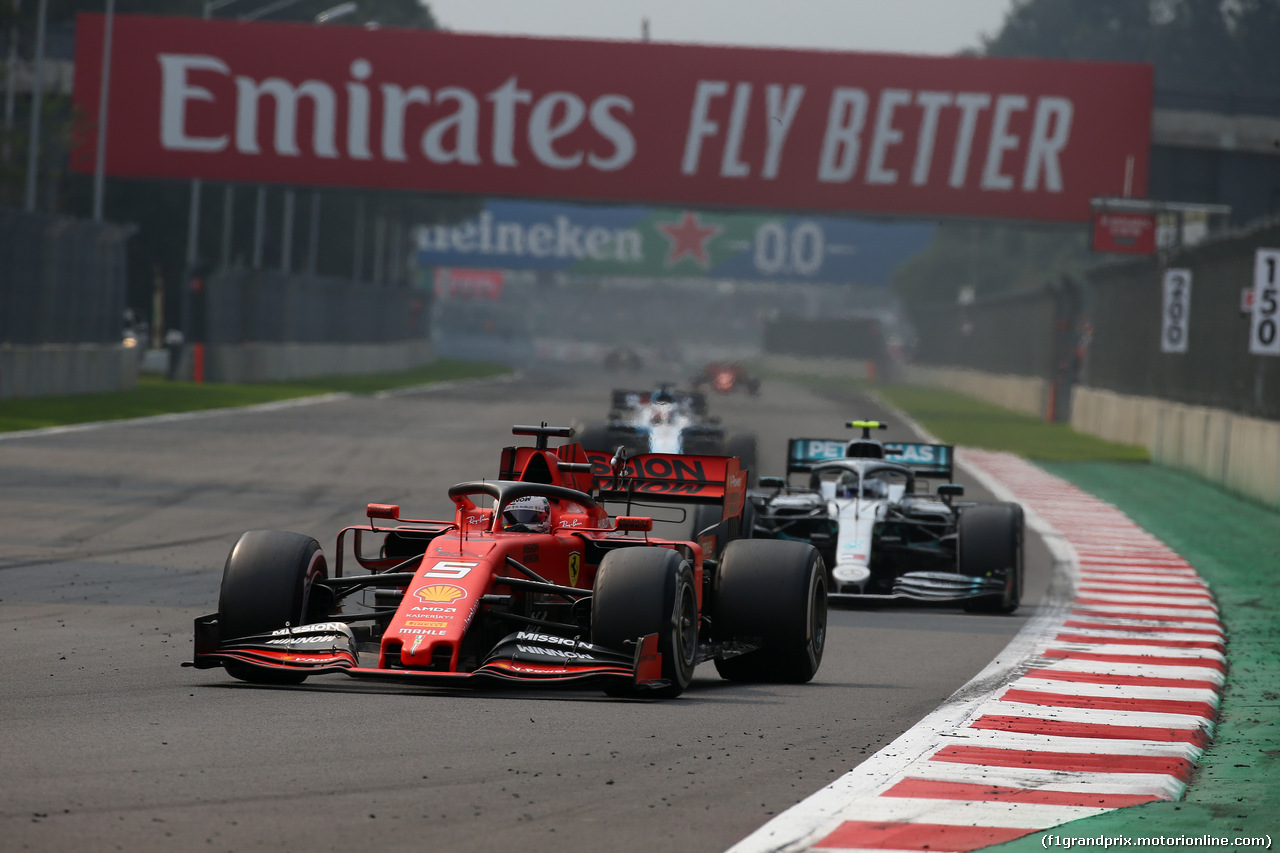 GP MESSICO, Sebastian Vettel (GER) Ferrari SF90 davanti a Valtteri Bottas (FIN) Mercedes AMG F1 W10.
27.10.2019.