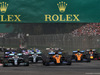 GP MESSICO, Lewis Hamilton (GBR) Mercedes AMG F1 W10 e Carlos Sainz Jr (ESP) McLaren MCL34 at the partenza of the race.
27.10.2019.
