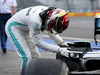 GP MESSICO, Lewis Hamilton (GBR) Mercedes AMG F1 W10 chekcing his tyre.
27.10.2019.