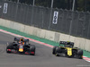 GP MESSICO, Max Verstappen (NLD) Red Bull Racing RB15 e Nico Hulkenberg (GER) Renault Sport F1 Team RS19.
27.10.2019.