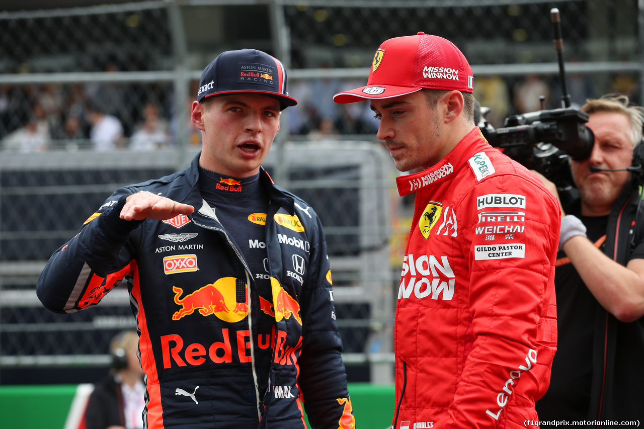 GP MESSICO, Max Verstappen (NLD) Red Bull Racing RB15 e Charles Leclerc (MON) Ferrari SF90.
26.10.2019.