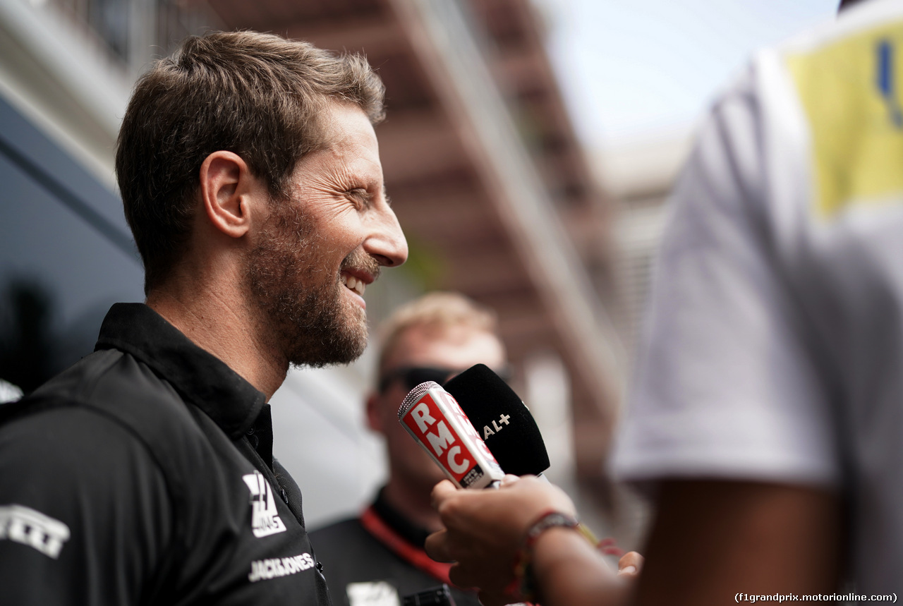 GP MESSICO, Romain Grosjean (FRA) Haas F1 Team with the media.                               
24.10.2019.