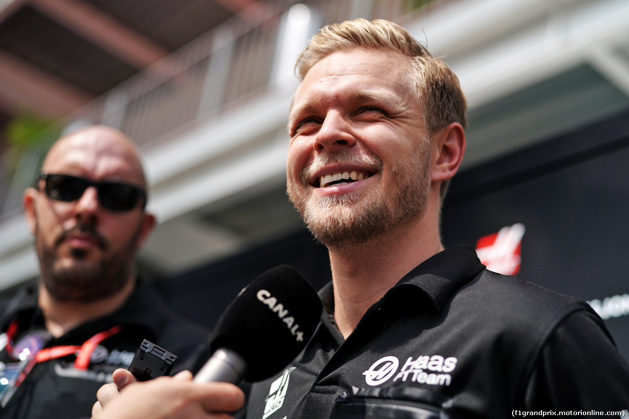 GP MESSICO, Kevin Magnussen (DEN) Haas F1 Team with the media.                               
24.10.2019.