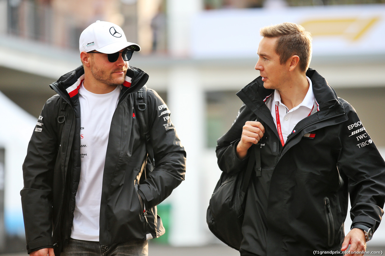 GP MESSICO, Valtteri Bottas (FIN) Mercedes AMG F1 with Antti Vierula (FIN) Personal Trainer.
25.10.2019.