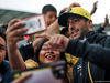 GP MESSICO, Daniel Ricciardo (AUS) Renault F1 Team with fans.                               
24.10.2019.