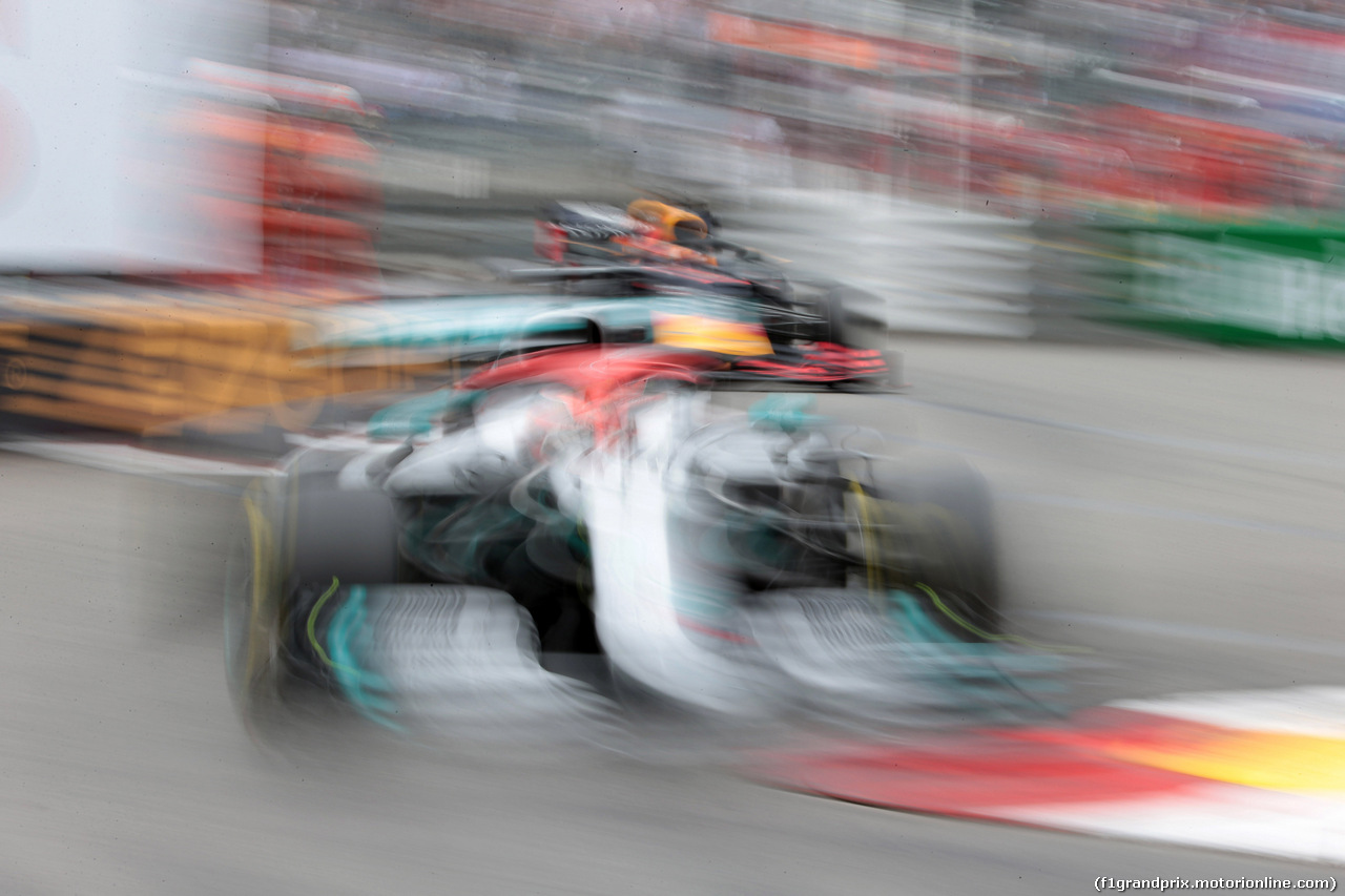 GP MONACO, 26.05.2019 - Gara, Lewis Hamilton (GBR) Mercedes AMG F1 W10 e Max Verstappen (NED) Red Bull Racing RB15
