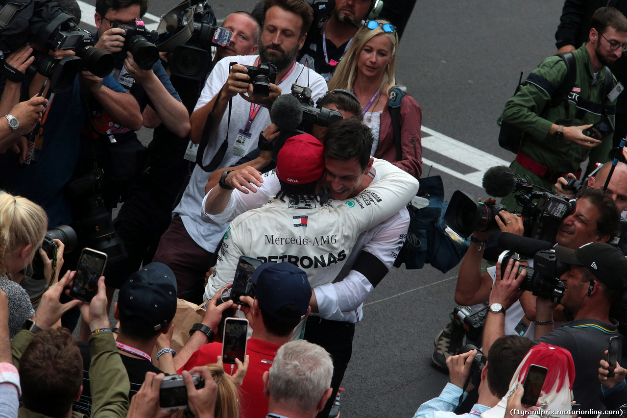 GP MONACO, 26.05.2019 - Gara, Lewis Hamilton (GBR) Mercedes AMG F1 W10 vincitore e Toto Wolff (GER) Mercedes AMG F1 Shareholder e Executive Director