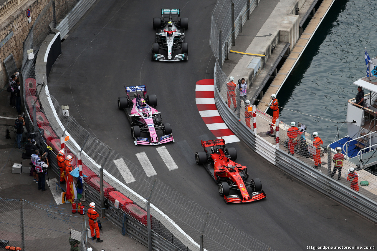 GP MONACO, 26.05.2019 - Gara, Sebastian Vettel (GER) Ferrari SF90 davanti a Lance Stroll (CDN) Racing Point F1 Team RP19