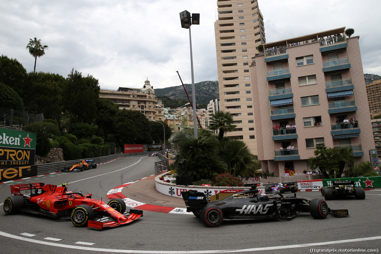 GP MONACO, 26.05.2019 - Gara, Charles Leclerc (MON) Ferrari SF90 e Romain Grosjean (FRA) Haas F1 Team VF-19