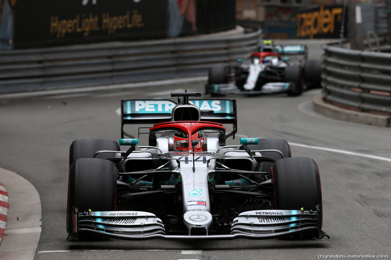 GP MONACO, 26.05.2019 - Gara, Lewis Hamilton (GBR) Mercedes AMG F1 W10 davanti a Valtteri Bottas (FIN) Mercedes AMG F1 W010