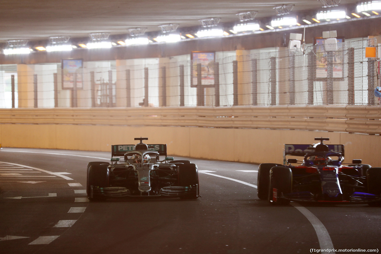 GP MONACO, 23.05.2019 - Prove Libere 1, Lewis Hamilton (GBR) Mercedes AMG F1 W10 e Daniil Kvyat (RUS) Scuderia Toro Rosso STR14