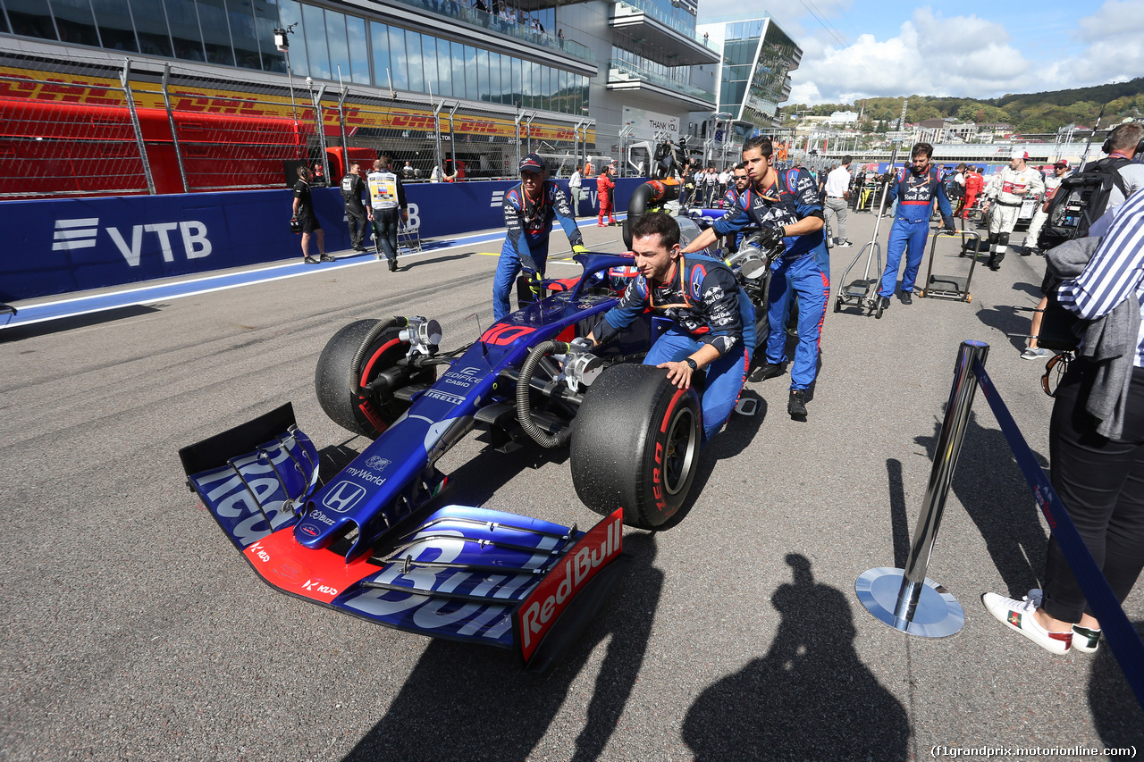 GP RUSSIA, 29.09.2019- grid, Pierre Gasly (FRA) Scuderia Toro Rosso STR14