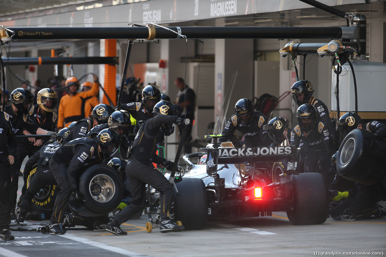 GP RUSSIA, 29.09.2019- Gara, Kevin Magnussen (DEN) Haas F1 Team VF-19 during pit stop