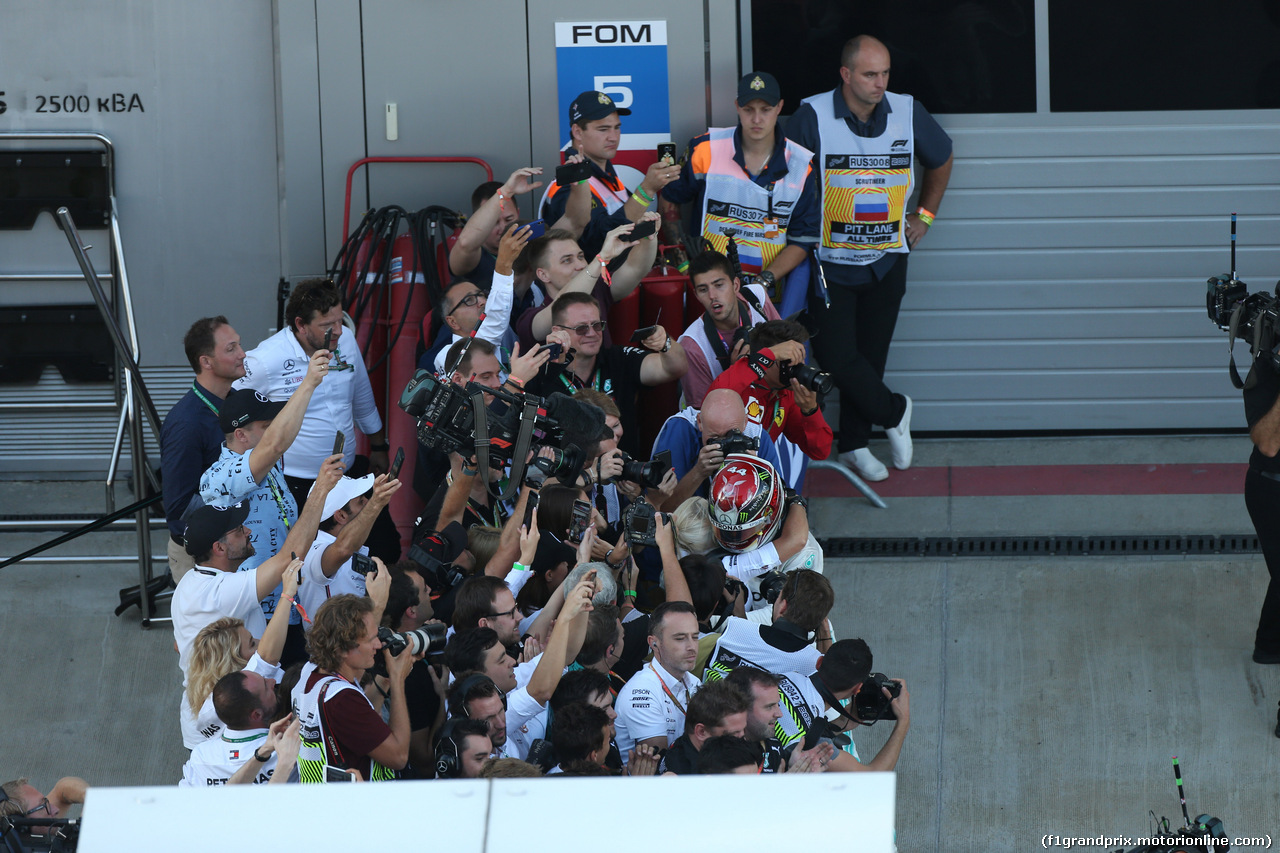 GP RUSSIA, 29.09.2019- Festeggiamenti in parc fermee, winner Lewis Hamilton (GBR) Mercedes AMG F1 W10 EQ Power