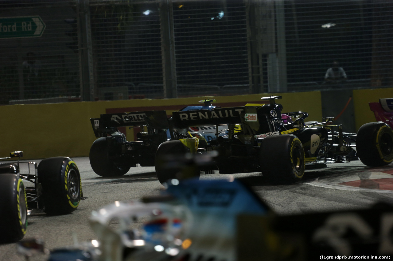 GP SINGAPORE, 22.09.2019 - Gara, Robert Kubica (POL) Williams Racing FW42 e Daniel Ricciardo (AUS) Renault Sport F1 Team RS19
