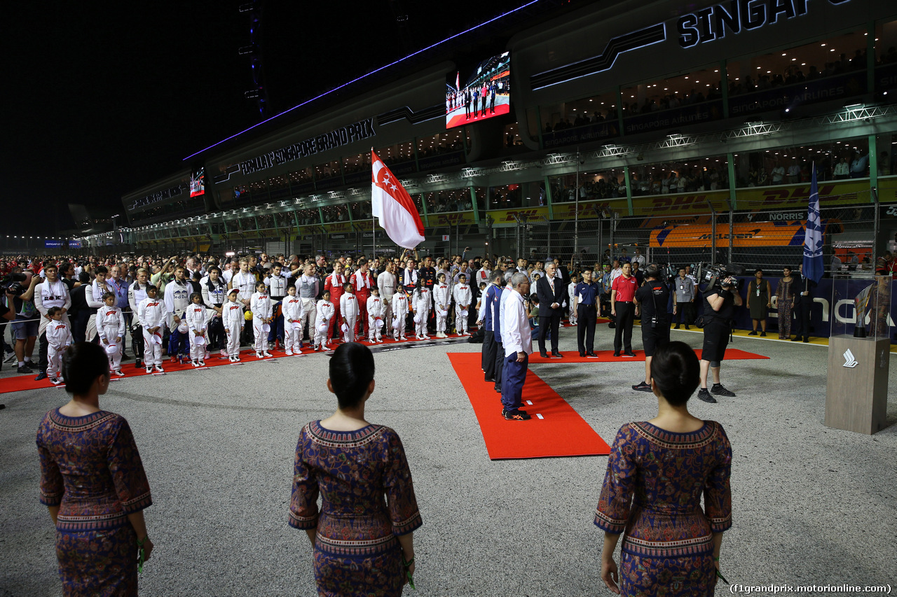 GP SINGAPORE, 22.09.2019 - Gara, The drives observe the national anthem