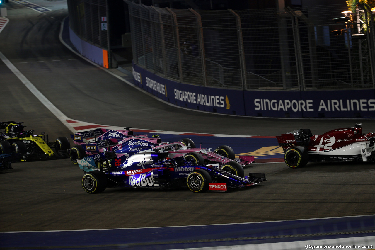 GP SINGAPORE, 22.09.2019 - Gara, Daniil Kvyat (RUS) Scuderia Toro Rosso STR14 e Lance Stroll (CDN) Racing Point F1 Team RP19