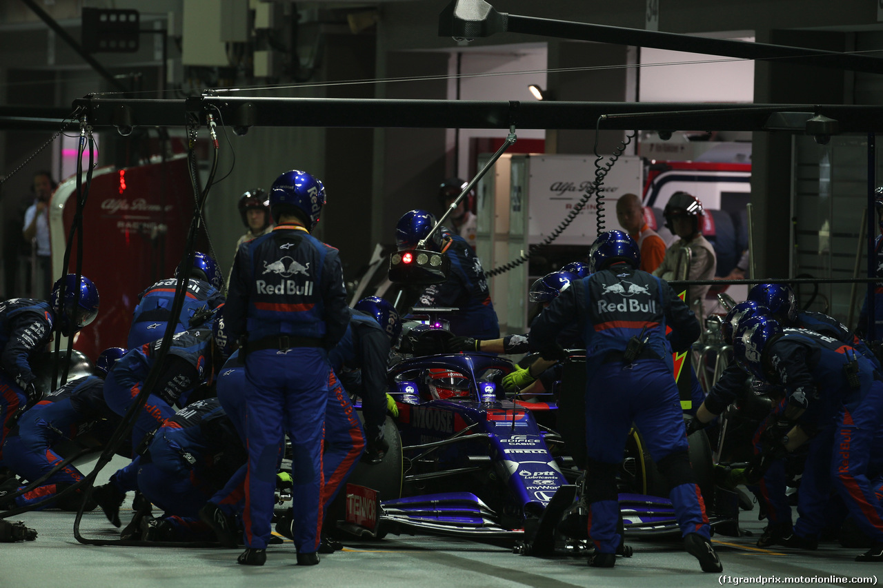 GP SINGAPORE, 22.09.2019 - Gara, Pit stop, Daniil Kvyat (RUS) Scuderia Toro Rosso STR14