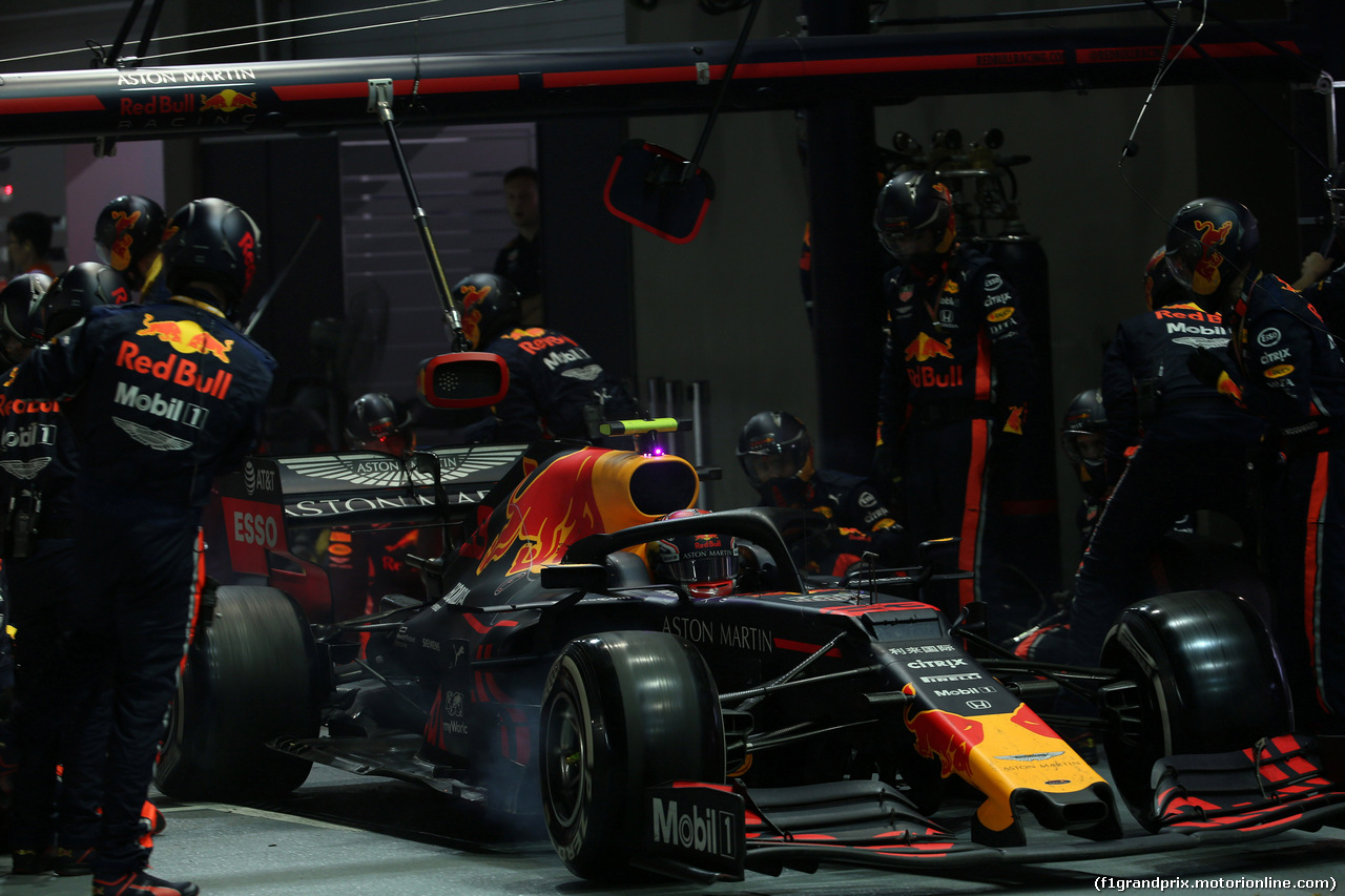 GP SINGAPORE, 22.09.2019 - Gara, Pit stop, Alexander Albon (THA) Red Bull Racing RB15