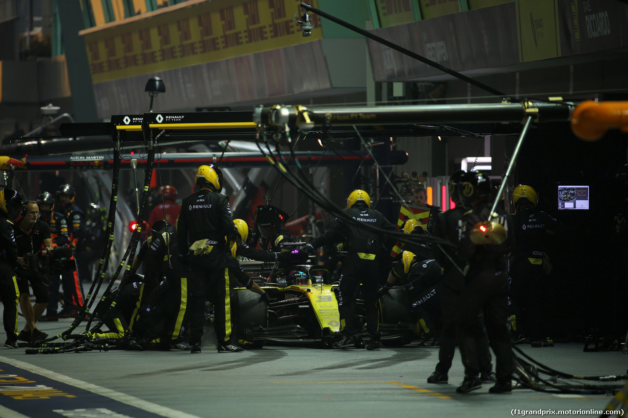 GP SINGAPORE, 22.09.2019 - Gara, Pit stop, Daniel Ricciardo (AUS) Renault Sport F1 Team RS19