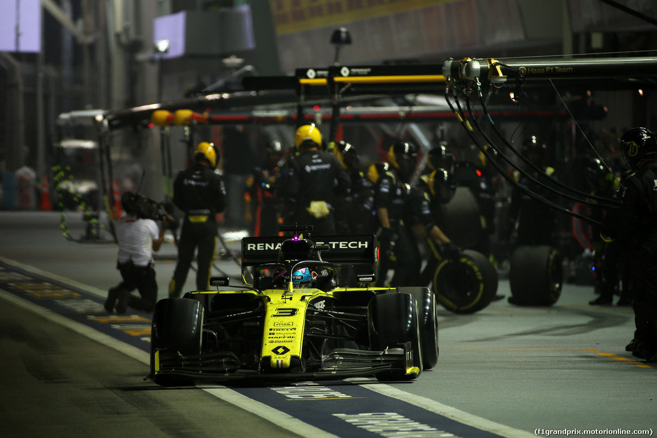 GP SINGAPORE, 22.09.2019 - Gara, Pit stop, Daniel Ricciardo (AUS) Renault Sport F1 Team RS19
