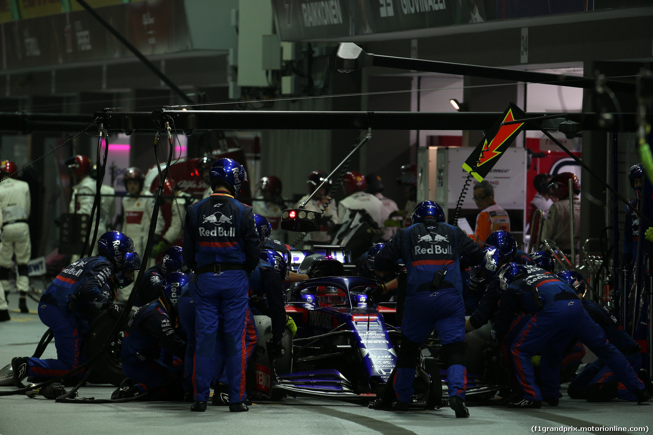 GP SINGAPORE, 22.09.2019 - Gara, Pit stop, Daniil Kvyat (RUS) Scuderia Toro Rosso STR14
