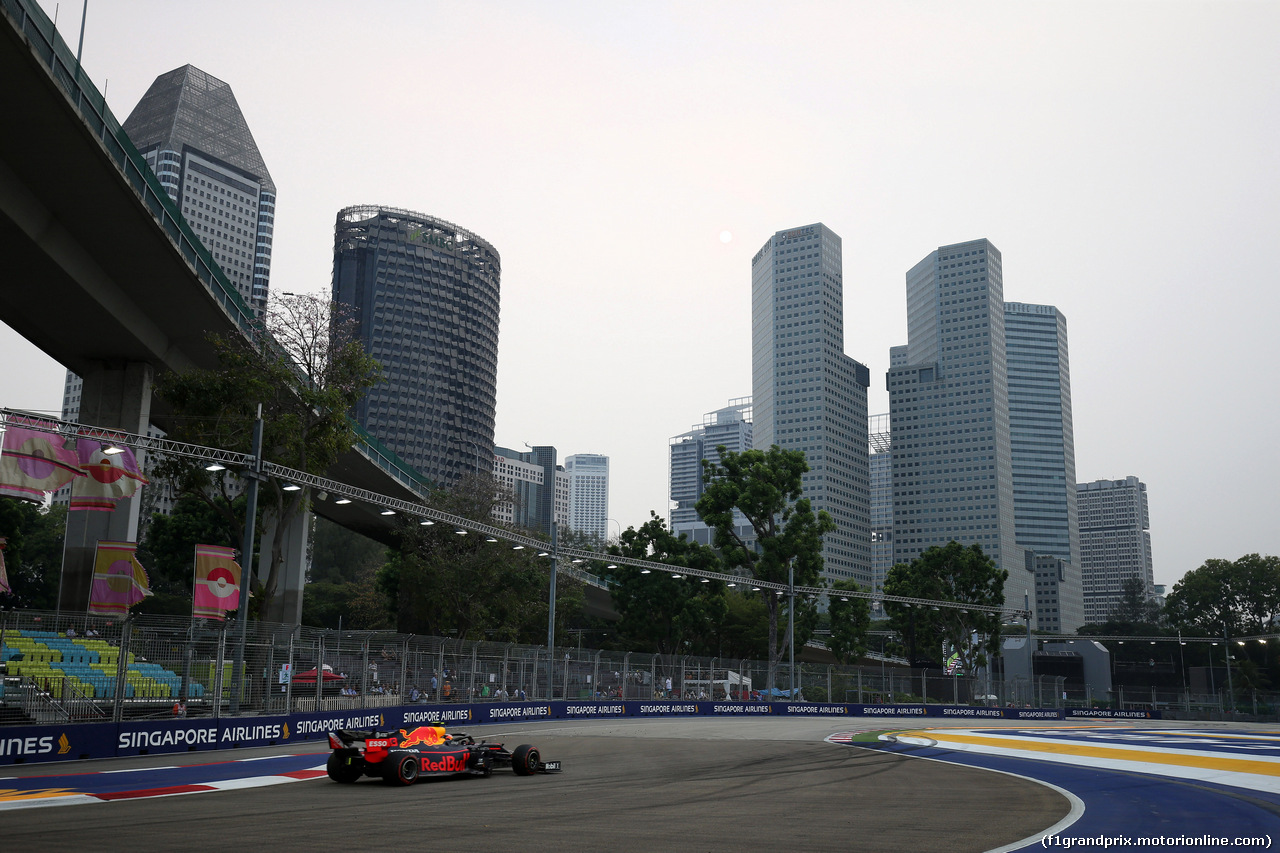 GP SINGAPORE, 20.09.2019 - Prove Libere 1, Alexander Albon (THA) Red Bull Racing RB15