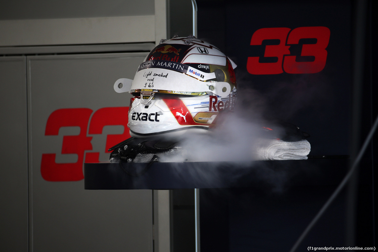 GP SINGAPORE, 20.09.2019 - Prove Libere 1, The helmet of Max Verstappen (NED) Red Bull Racing RB15