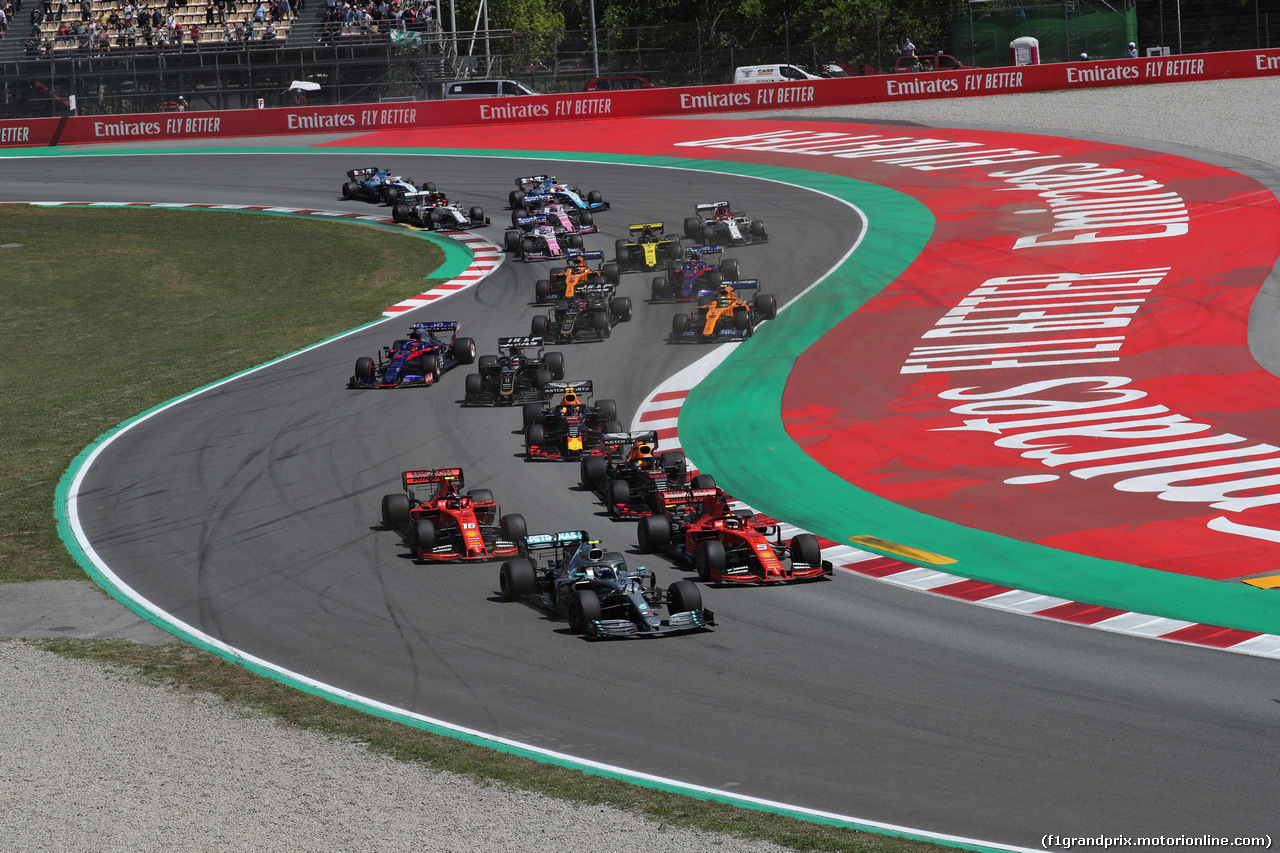 GP SPAGNA, 12.05.2019 - Gara, Start of the race, Valtteri Bottas (FIN) Mercedes AMG F1 W010 davanti a Charles Leclerc (MON) Ferrari SF90 e Sebastian Vettel (GER) Ferrari SF90