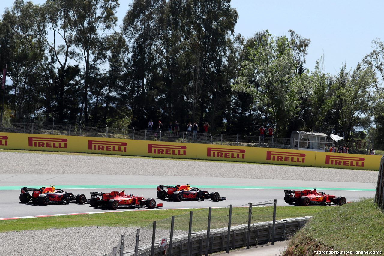 GP SPAGNA, 12.05.2019 - Gara, Start of the race, Pierre Gasly (FRA) Red Bull Racing RB15, Charles Leclerc (MON) Ferrari SF90 e Max Verstappen (NED) Red Bull Racing RB15 with Sebastian Vettel (GER) Ferrari SF90