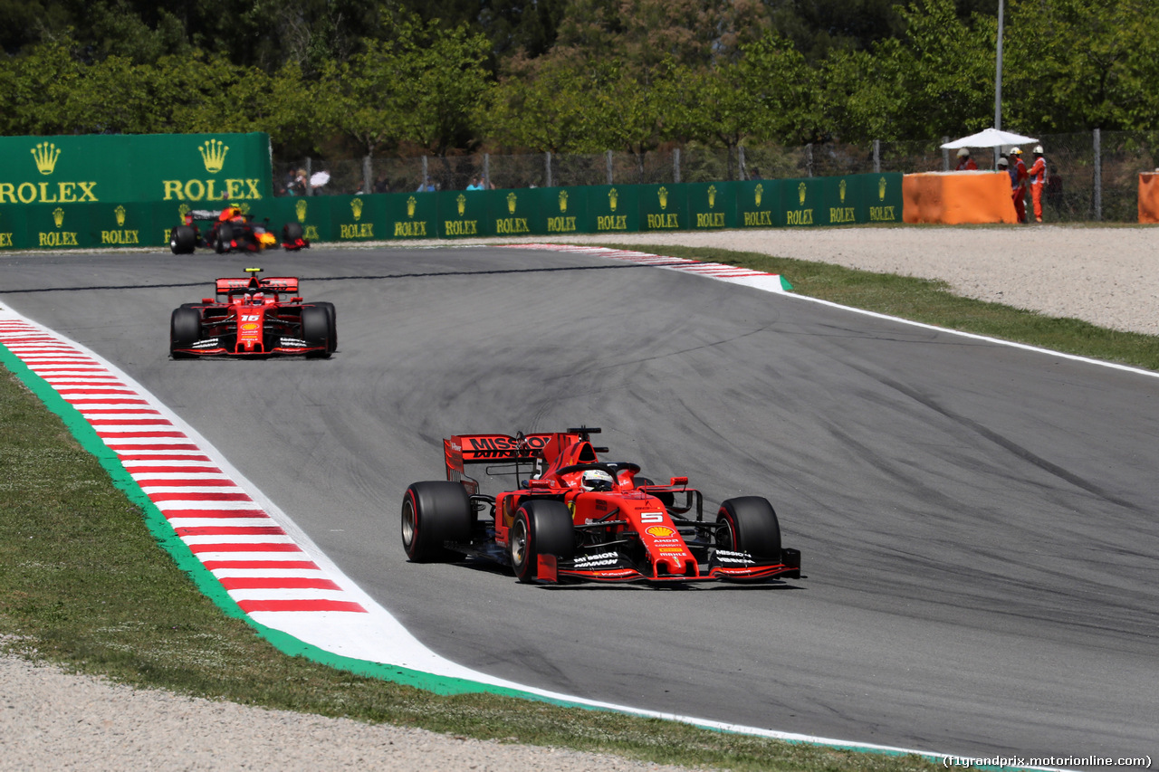 GP SPAGNA, 12.05.2019 - Gara, Sebastian Vettel (GER) Ferrari SF90 davanti a Charles Leclerc (MON) Ferrari SF90