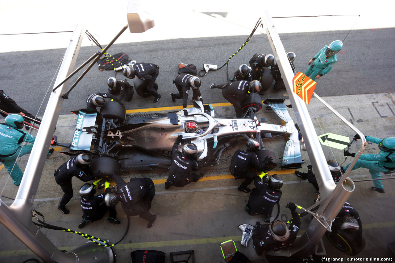 GP SPAGNA, 12.05.2019 - Gara, Pit stop, Lewis Hamilton (GBR) Mercedes AMG F1 W10