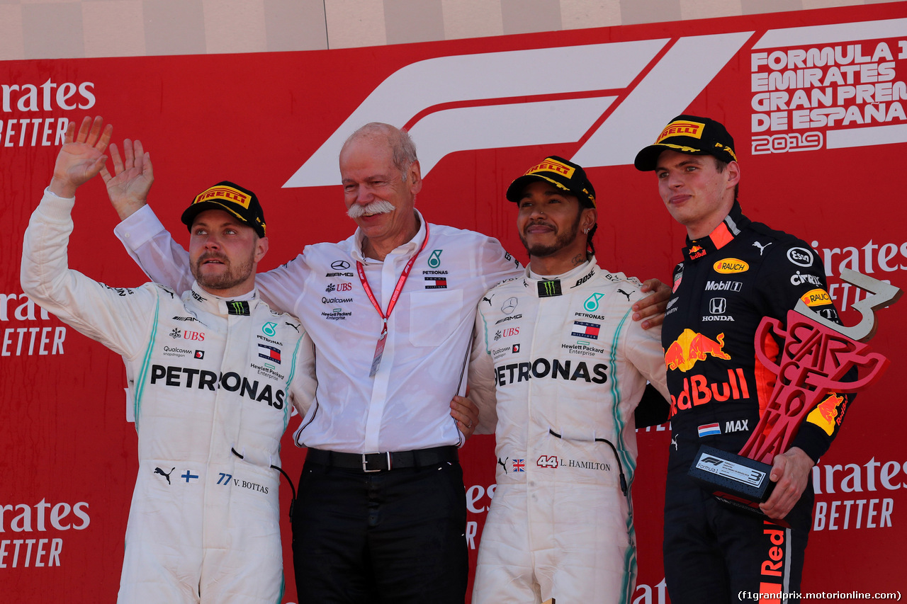 GP SPAGNA, 12.05.2019 - Gara, 2nd place Valtteri Bottas (FIN) Mercedes AMG F1 W010, Dr. Dieter Zetsche, Chairman of Daimler, Lewis Hamilton (GBR) Mercedes AMG F1 W10 vincitore e 3rd place Max Verstappen (NED) Red Bull Racing RB15