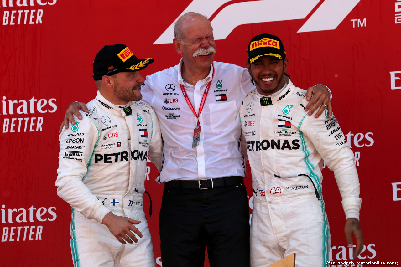 GP SPAGNA, 12.05.2019 - Gara, 2nd place Valtteri Bottas (FIN) Mercedes AMG F1 W010, Dr. Dieter Zetsche, Chairman of Daimler e Lewis Hamilton (GBR) Mercedes AMG F1 W10 vincitore