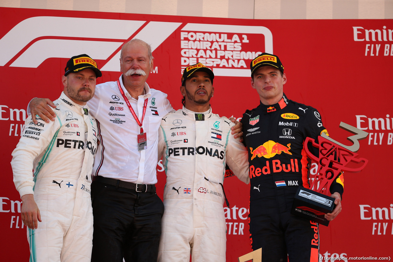 GP SPAGNA, 12.05.2019 - Gara, 2nd place Valtteri Bottas (FIN) Mercedes AMG F1 W010, Dr. Dieter Zetsche, Chairman of Daimler, Lewis Hamilton (GBR) Mercedes AMG F1 W10 vincitore e 3rd place Max Verstappen (NED) Red Bull Racing RB15