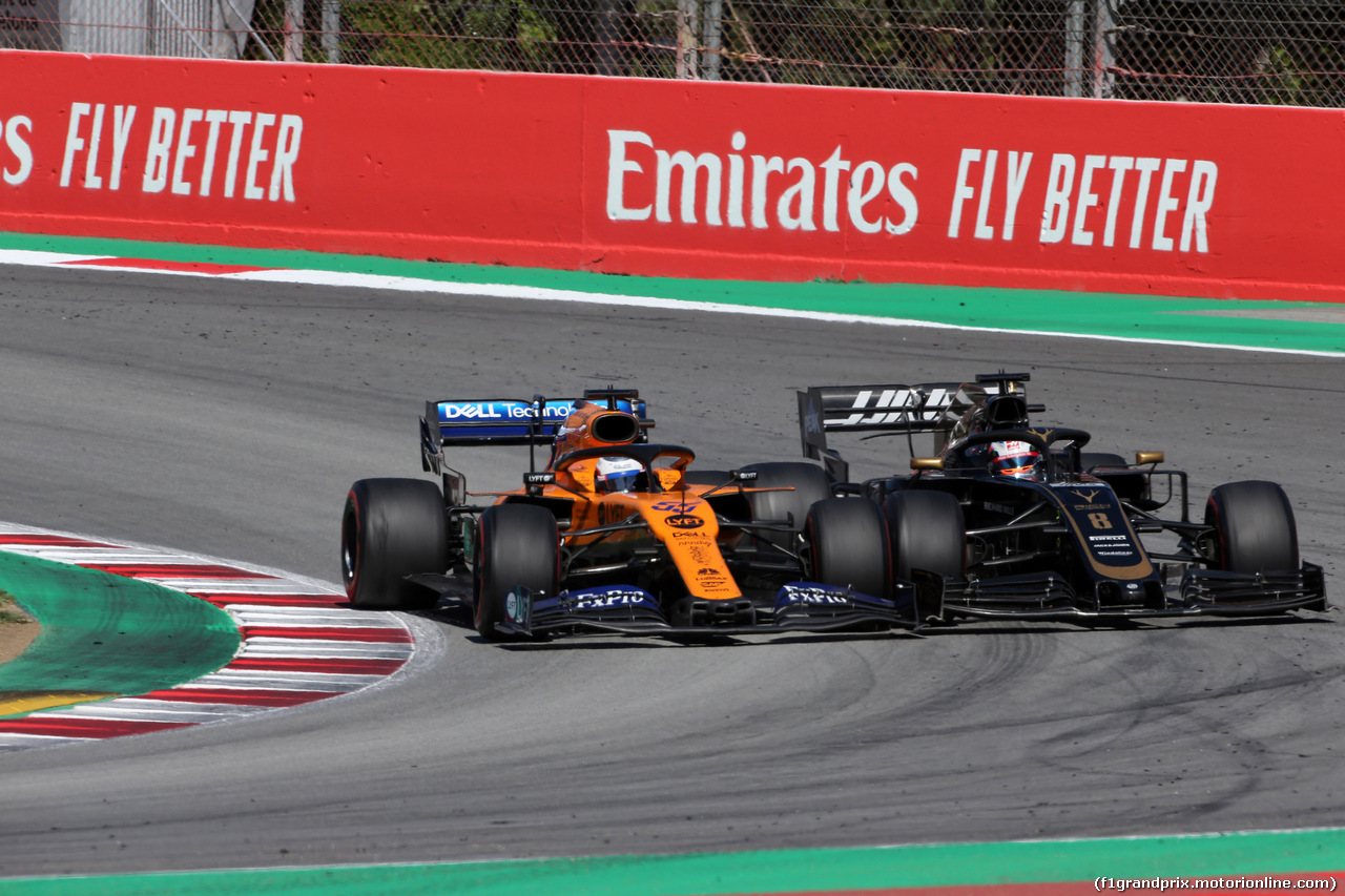 GP SPAGNA, 12.05.2019 - Gara, Carlos Sainz Jr (ESP) Mclaren F1 Team MCL34 e Romain Grosjean (FRA) Haas F1 Team VF-19