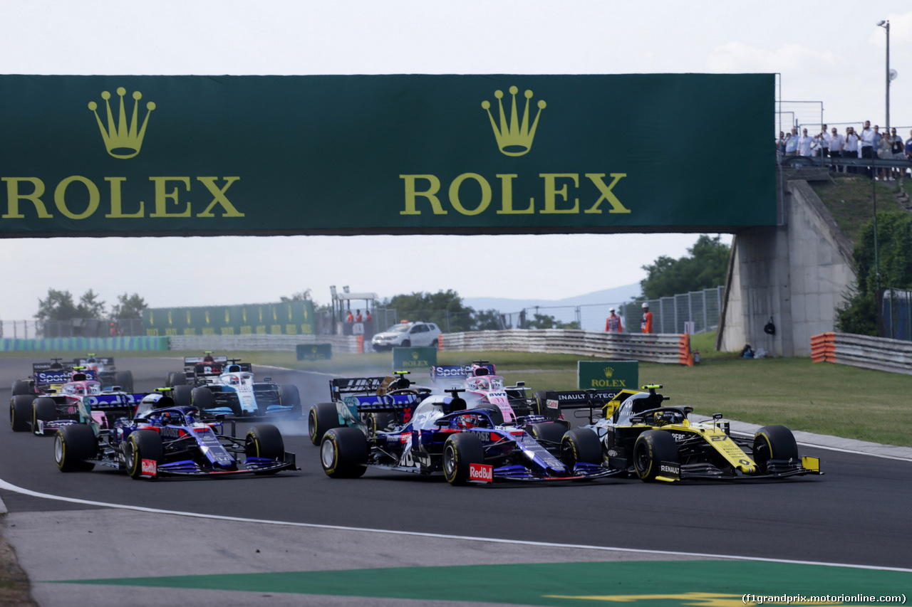 GP UNGHERIA, 04.08.2019 - Gara, Daniil Kvyat (RUS) Scuderia Toro Rosso STR14 e Nico Hulkenberg (GER) Renault Sport F1 Team RS19