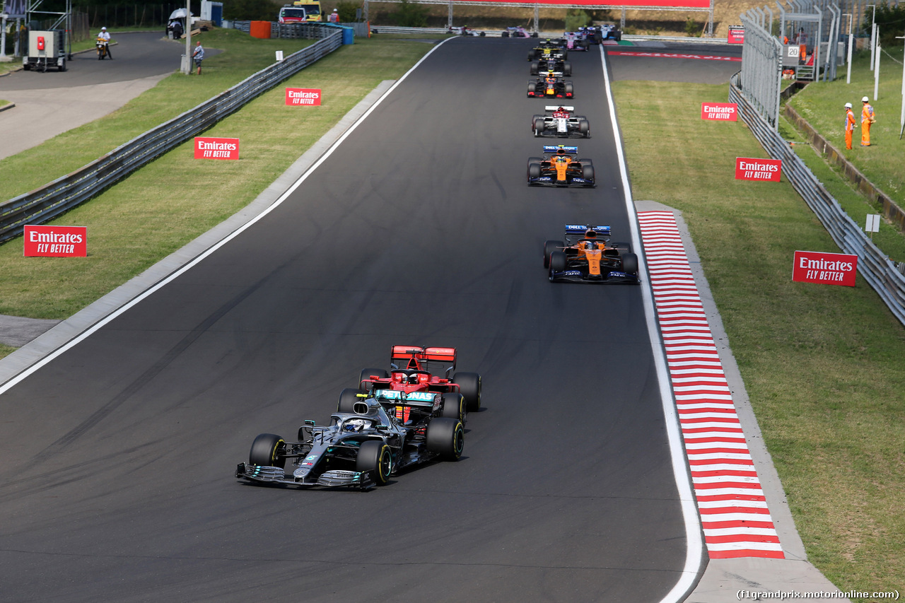 GP UNGHERIA, 04.08.2019 - Gara, Valtteri Bottas (FIN) Mercedes AMG F1 W010 e Sebastian Vettel (GER) Ferrari SF90