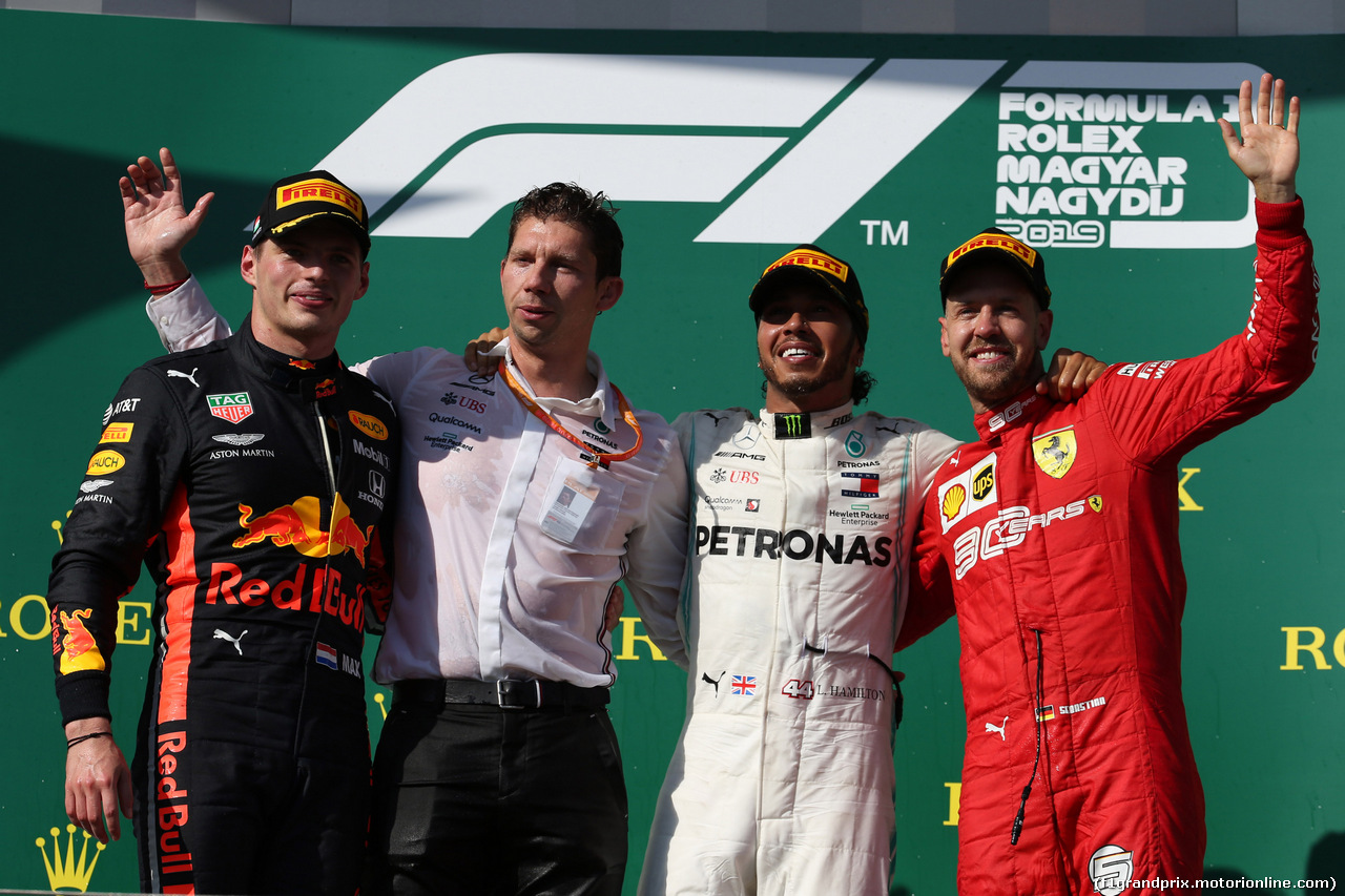 GP UNGHERIA, 04.08.2019 - Gara, 2nd place Max Verstappen (NED) Red Bull Racing RB15, Lewis Hamilton (GBR) Mercedes AMG F1 W10 vincitore e 3rd place Sebastian Vettel (GER) Ferrari SF90