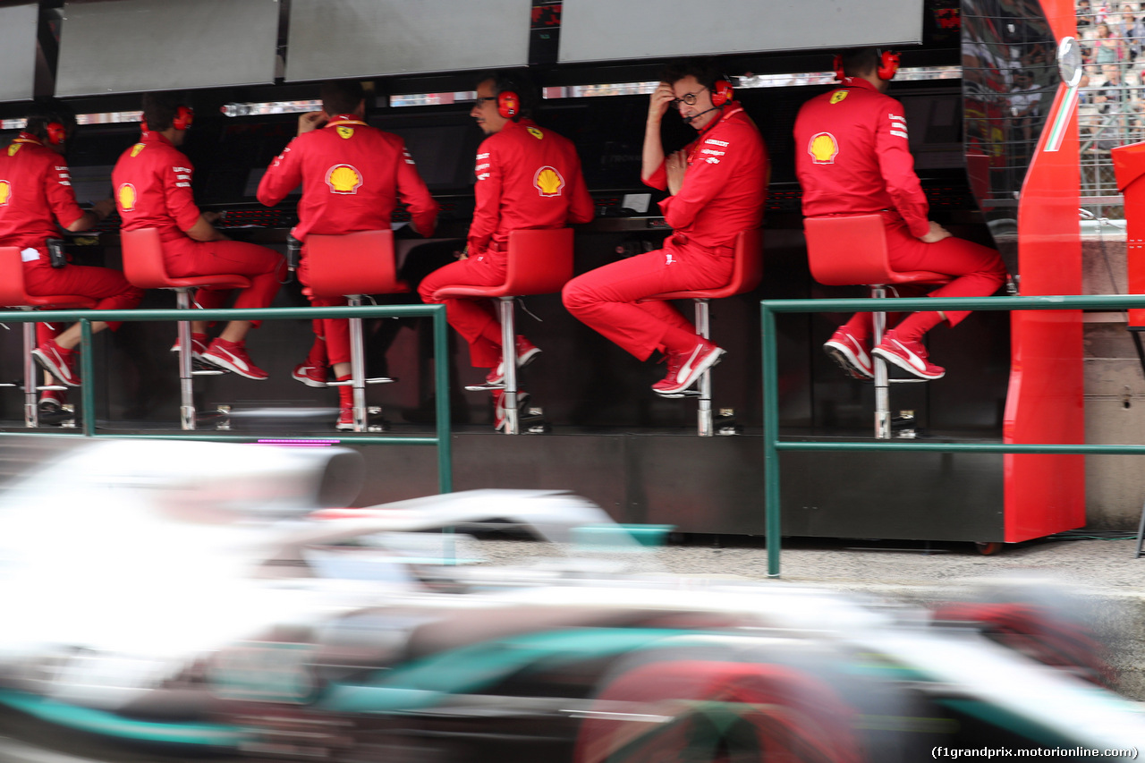 GP UNGHERIA, 03.08.2019 - Prove Libere 3, Lewis Hamilton (GBR) Mercedes AMG F1 W10 e Mattia Binotto (ITA) Ferrari Team Principal