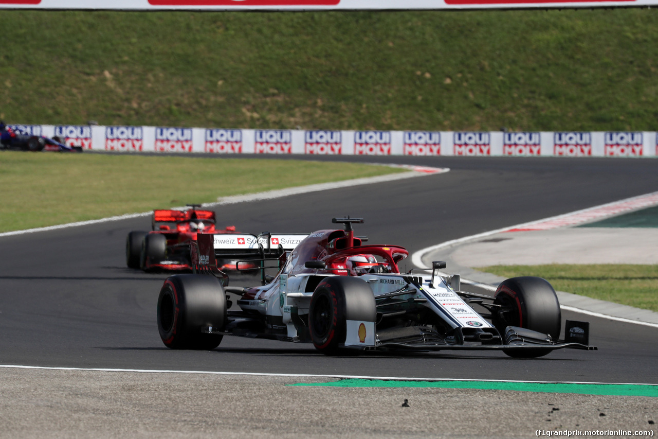 GP UNGHERIA, 03.08.2019 - Qualifiche, Kimi Raikkonen (FIN) Alfa Romeo Racing C38 davanti a Sebastian Vettel (GER) Ferrari SF90