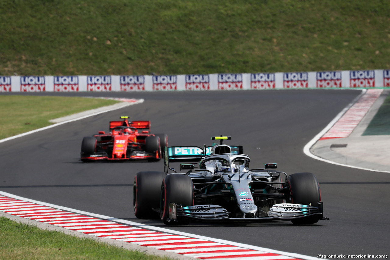 GP UNGHERIA, 03.08.2019 - Qualifiche, Valtteri Bottas (FIN) Mercedes AMG F1 W010 davanti a Charles Leclerc (MON) Ferrari SF90